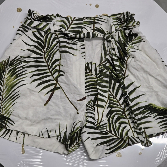 H&M Pants - H&M High Waist White and Green Shorts